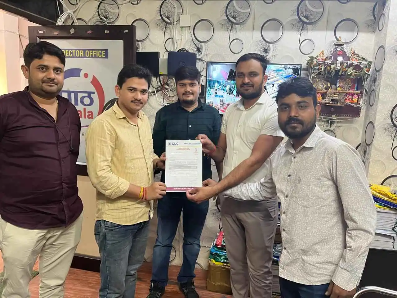 Experienced Faculty Guiding Students Towards Excellence